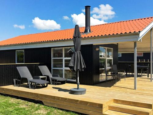Ronde Maison | 6 person holiday home in Rønde-By Traum