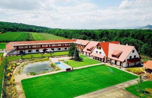 Budyne nad Ohri Hôtel | 60 m² Hôtel ∙ 2 chambres ∙ 8 personnes