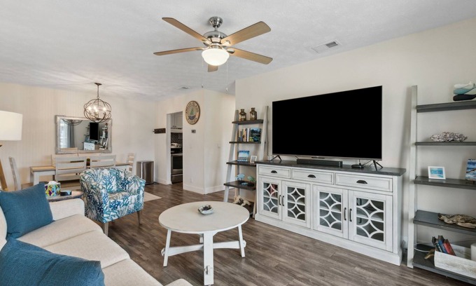 Fernandina Beach Copropriété | 6408 Fernandina Shores - Pool. Quick Walk to Beach & Dining