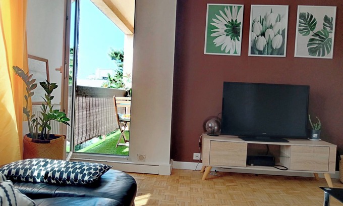 Bondy Appartement | The Great Paris. Large apartment with private parking and balcony.