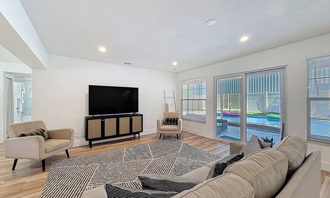 Orient Park Maison | 6616 Travis Blvd Summ