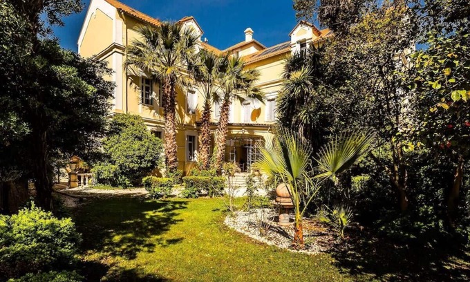 Bas-Vernet Appartement | 66C3 : Historic Chateau: Picasso Private Apartment for 4