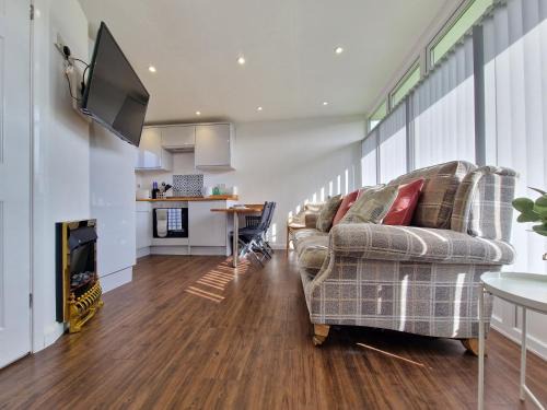 Stalham Chalet De Ski | 67 Broadside Holiday Chalet near Broads & Beaches
