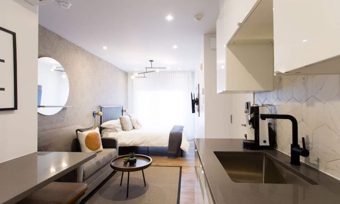 Little Italy Appartement | 6768 - 403 · The Santamaria Golden Palms Studio by Den Stays