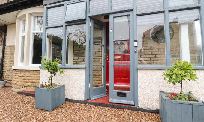 Bare Appartement | 6A Elms Road