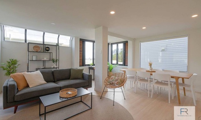 Orakei Appartement | Gorgeous Orakei Home by Furnished Rentals