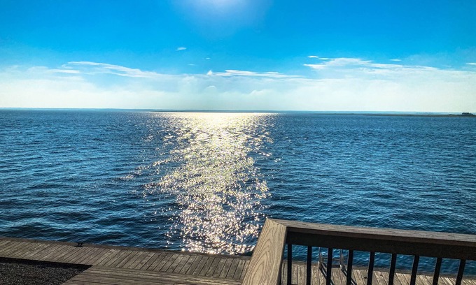 Harvey Cedars Maison | 6bdrm Unobstructed Bay Front Views Minutes from the Beach