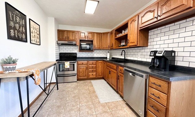 Kearney Maison | 6BR/2.5BA Home on Retreat-like Acreage