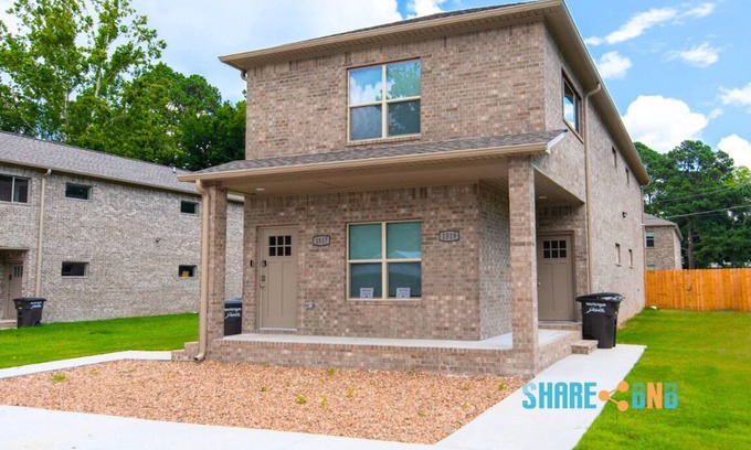 Jacksonville Maison | 6BR/4BA Duplex Perfect for Work Trips & Teams