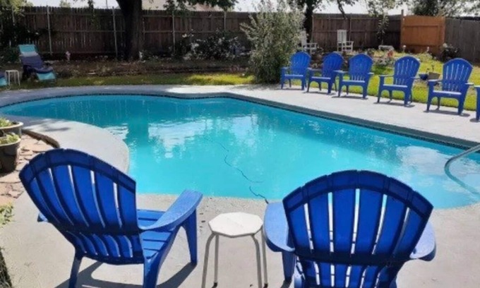 Quail Creek Maison | 6BR Retreat w/Heated Pool + Relax Vibes