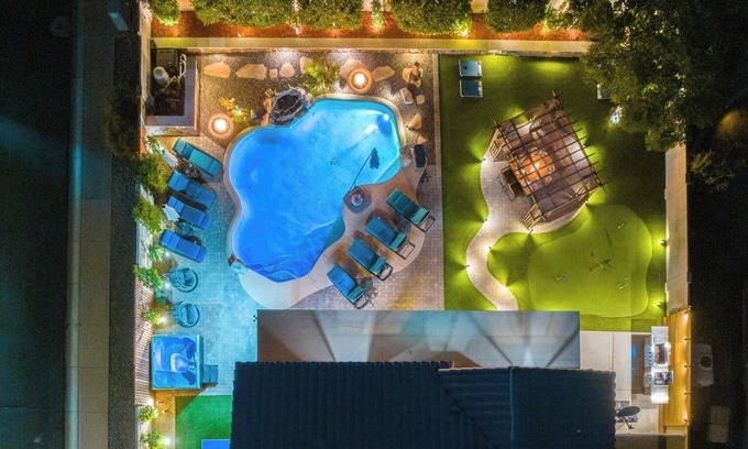 Glendale Maison | 6BR Wonder w/ Heated Pool/ Hot Tub/ Game Room