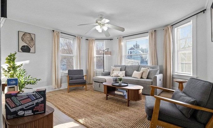 Winter Hill Appartement | 6BR4BATH Home in Somerville