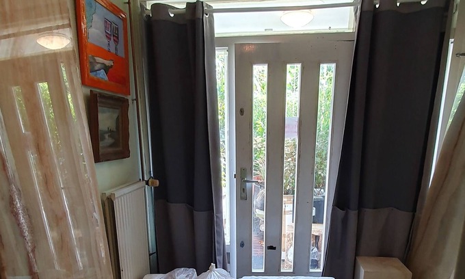 Duivendrecht Appartement | 6m2 studio near metro station and bus stop