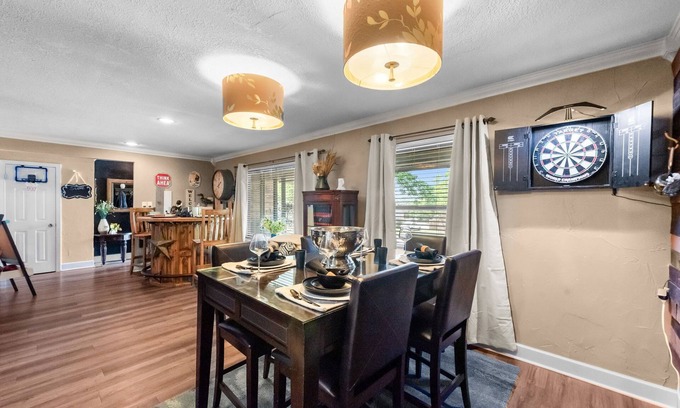West Arlington Maison | 6mi from AT&T-POOL-WiFi-2KING BEDS-1QUEEN- Sleeps up to 10