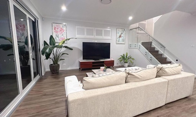 Dunmore Maison | 7 Aurora Ave Dunmore
