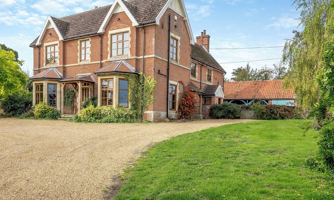 Bungay Cottage | Perfect for a celebration, special occasion, or a large family reunion.