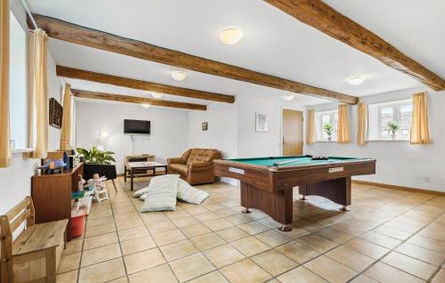 Ronde Maison | 7 Bedroom Awesome Home In Rønde