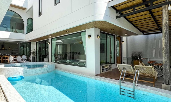 San Pu Loei Villa | 7 Bedroom Luxury Villa near Golf Courses. Pool w/ Jacuzzi