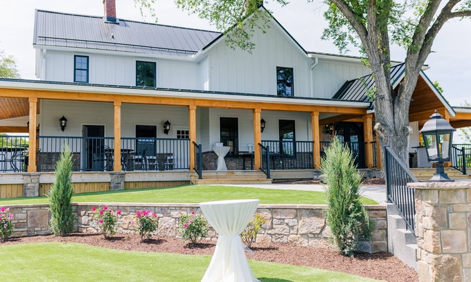 Lake Lynn Maison | 7 Bedrooms, 2 Houses all for 1 Price, 5 BR Large House & 2 BR Carriage House