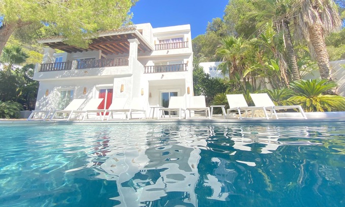 Sant Joan de Labritja Villa | 7 chambres, 6 salles de bains, luxueuse villa avec piscine privée et vue sur mer