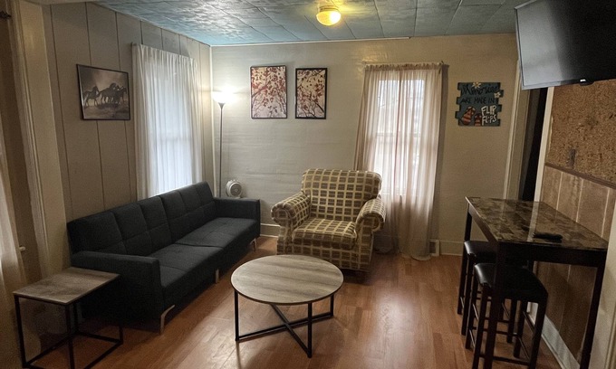 Flint Appartement | #7 Cultural Center Apartment Downtown Flint