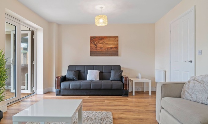 Havering Maison | Impeccable 3-Bed House in Hornchurch