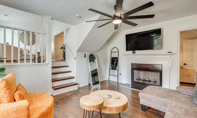 Atlanta Maison | 7 Mi to Dtwn ATL: Upscale Family Home w/ Balcony