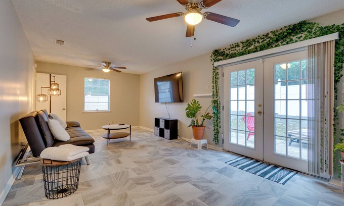 Reservoir Maison | Lovely Little Rock Home w/ Fire Pit & Yard!