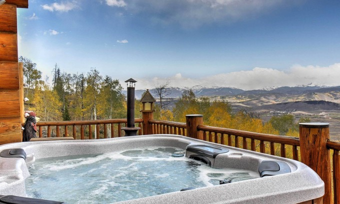 Granby Cabine | Maison isolée de Granby avec vue sur la montagne et bain à remous privé