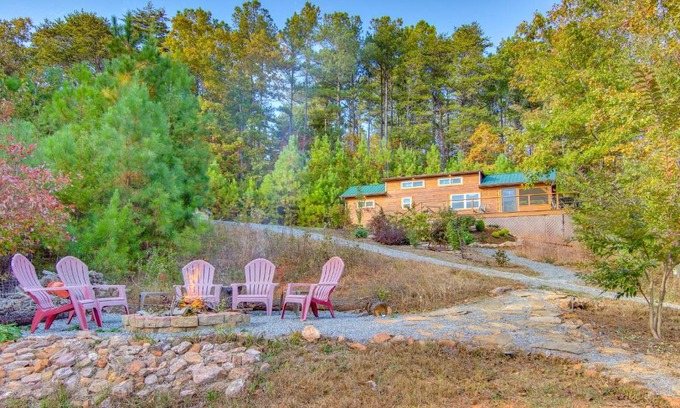 Mill Spring Maison | 7 Mi to Lake Lure Mill Spring Cabin with Hot Tub