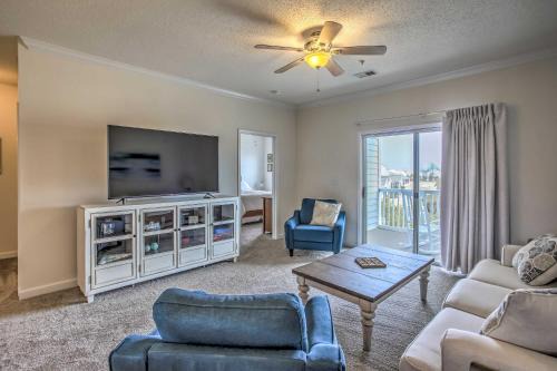 Carolina Forest Appartement | 7 Mi to Myrtle Beach Boardwalk Condo with Balcony!