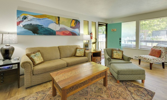 Port Angeles Appartement | 7 Mi to Olympic National Park: Port Angeles Apt!