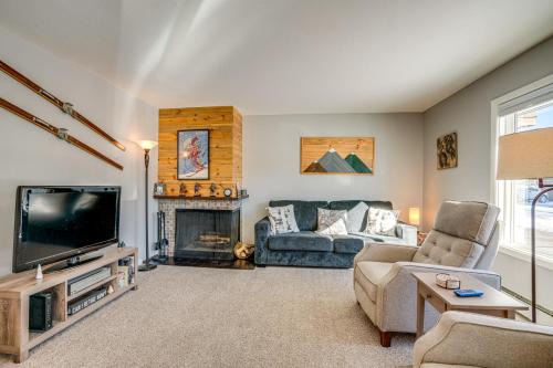 Dillon Appartement | 7 Mi to Ski Resort Dillon Condo with Mtn Views
