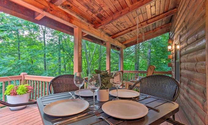 Mars Hill Cabine | 7 Mi to Ski Slopes: Mars Hill Cabin w/ Hot Tub!