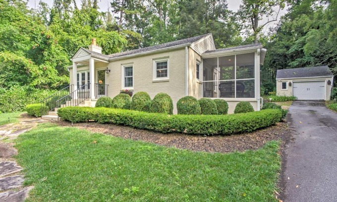 Royal Pines Maison | 7 Mi to The Biltmore Le Canard Cottage with Porch