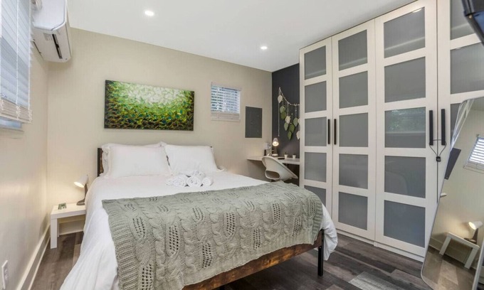Olde Towne East Maison | 7 Min to Arena District | Work Friendly | Unit C