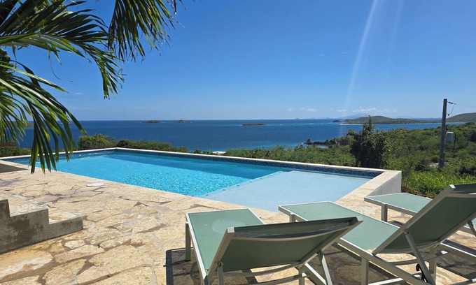 Fraile Villa | 7 minute walk to Zoni beach AC. 3 Bedrooms for 6.