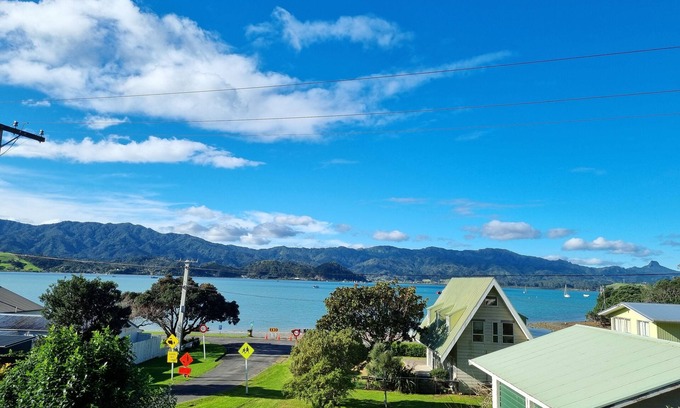 Coromandel Maison | 70 meters to Beach/Boat Ramps - Harbour Views/Internet/Smart TV's/Pet Friendly