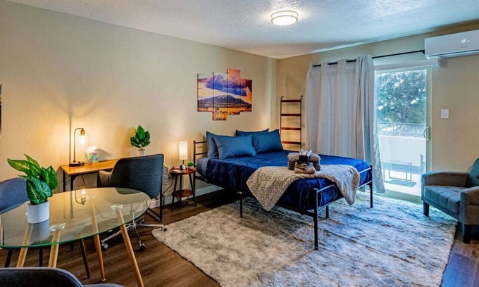 Northeast Heights Appartement | 760 On The Blvd Studio 42 Overlooking Nobhill