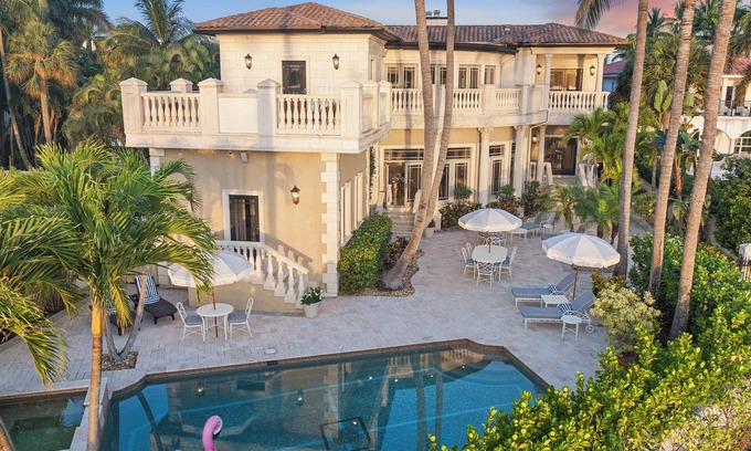 Palm Beach - West Palm Beach Maison | 7BR Downtown Waterfront Mansion with Heated Pool!