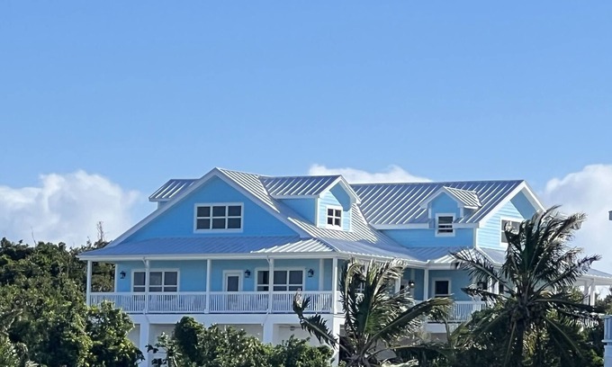 Hope Town Maison | 7BR7BA, Pool, 2 Boat slips, step to Tahiti Beach, Sleeps 18, +cabana adds on 2