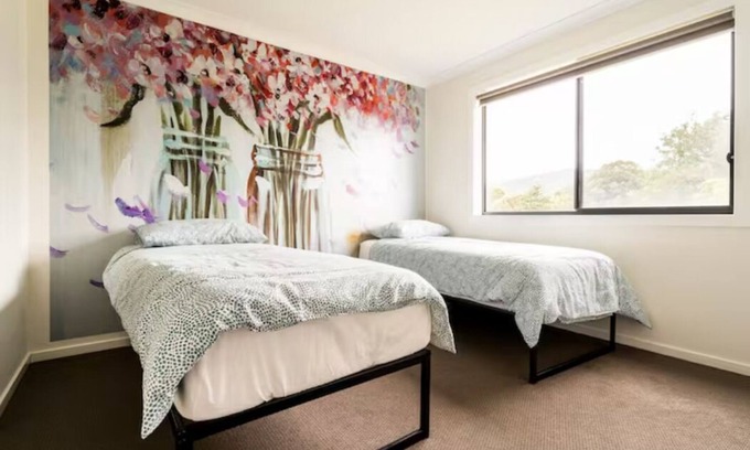 Ferntree Gully Maison | 7BRM+3bath+11beds-close to Knox central apartment hotel -New for big groups