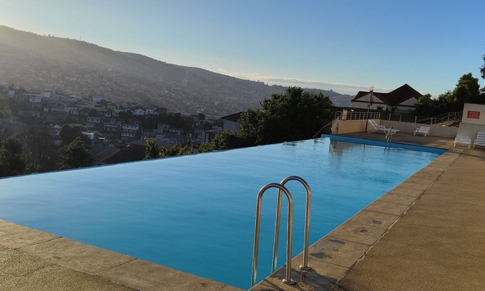 Valparaiso Appartement | 7P-Charming 3-bedroom apartment with AC, fitness room in vibrant Valparaíso