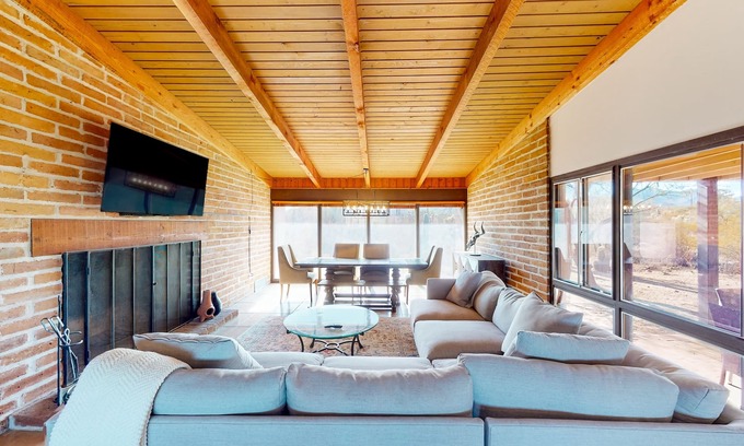 Tucson Maison | 8-acre desert retreat with amazing views, private outdoor living, AC & W/D