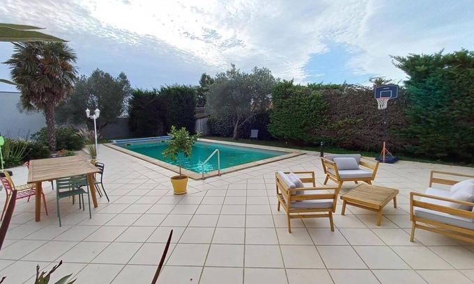 Puilboreau Maison | 8-bed house with pool 10 min from La Rochelle town center