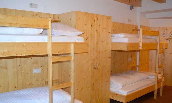 Mandarfen Cabine | 8-bed room - Pitztal ski hut