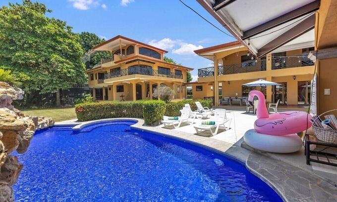 Jaco Villa | 8 BR Private Party Complex MEILLEUR emplacement - Marchez vers TOUT! Jusqu'à 200 $ de bonus