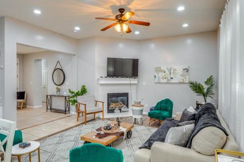 Greenacres Maison | 8 Mi to Beach Park Bakersfield Gem with Yard!