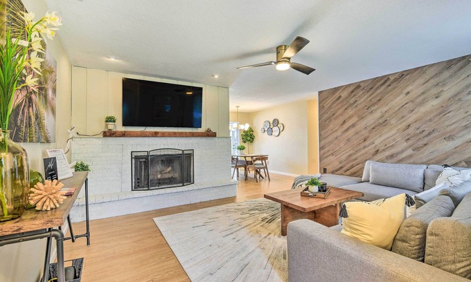Bradenton Maison | 8 Mi to Beaches: Bradenton Home w/ Poolside Oasis!