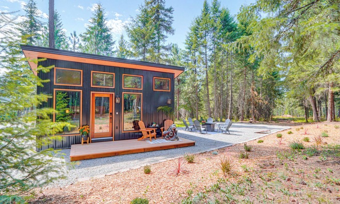 Athol Appartement | 8 Mi to Farragut State Park: Wooded Cabin Escape!